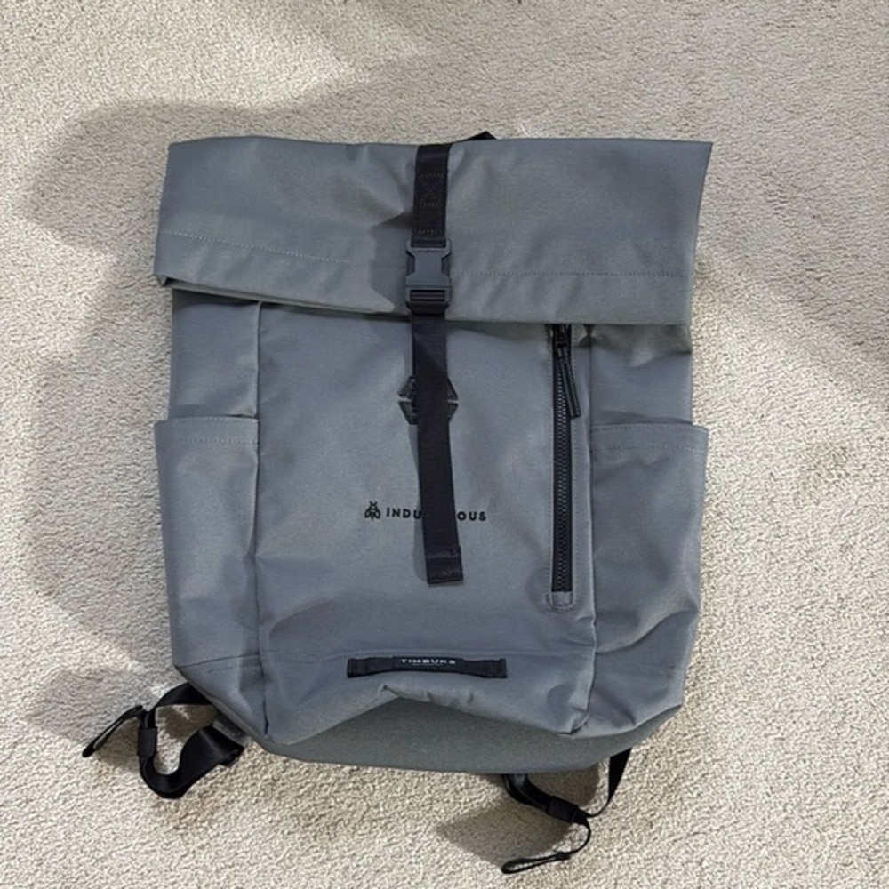 🗄️ Timbuk2 gray and black tuck pack:
